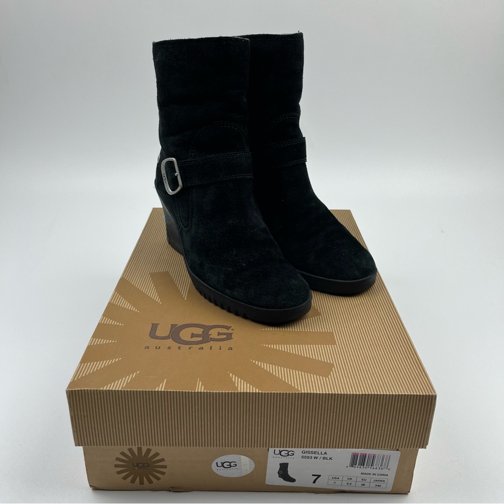 UGG Gisselle Suede Boot Black